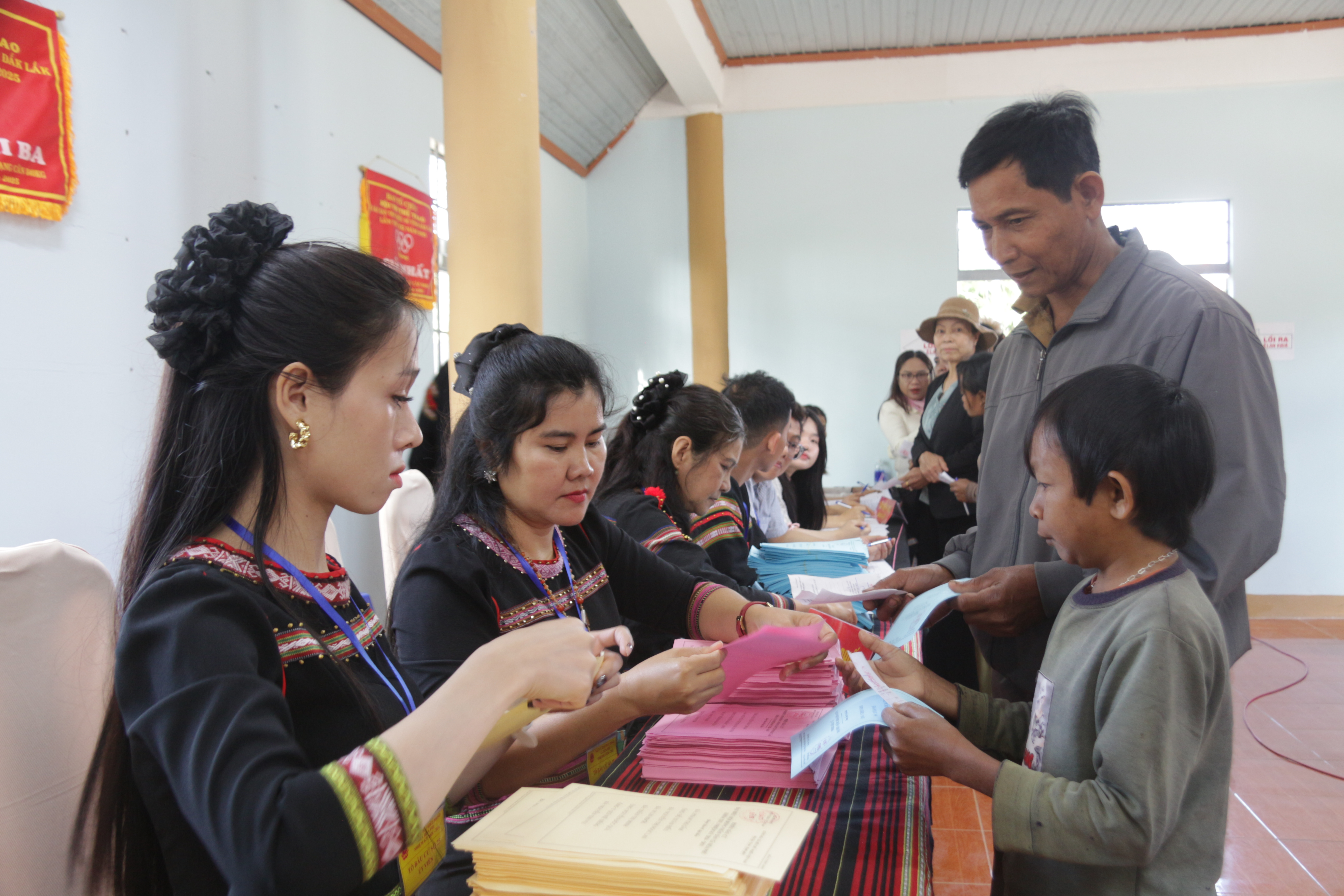 Hơn 2,2 triệu cử tri Đắk Lắk nô nức tham gia ngày hội non sông