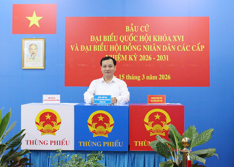 Viện trưởng VKSND TP Hồ Chí Minh Lê Văn Đông dự khai mạc và bỏ phiếu bầu cử tại phường Sài Gòn