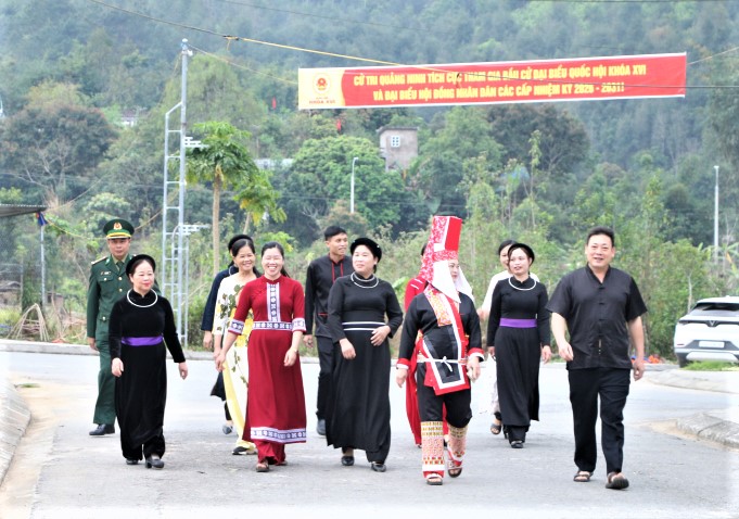 Ngày hội bầu cử rộn ràng nơi biên giới Quảng Ninh