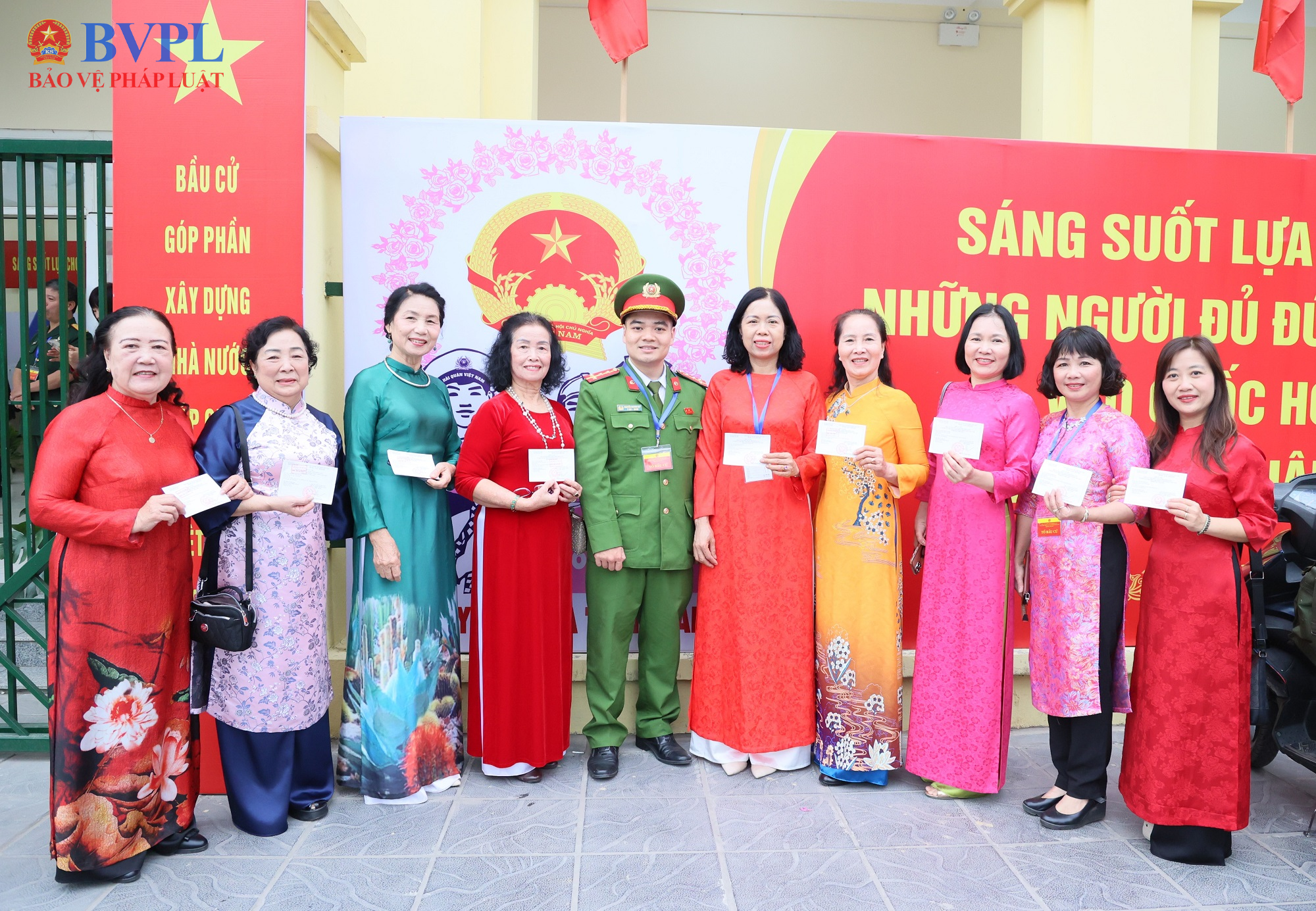 Cử tri Hà Nội háo hức, hân hoan trong ngày hội lớn của dân tộc