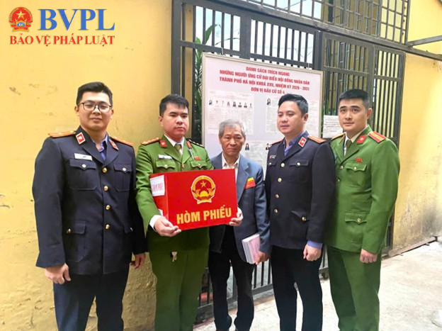 VKSND Khu vực 2, TP Hà Nội kiểm sát việc bầu cử của người bị tạm giữ, tạm giam tại Phân trại tạm giam Đống Đa