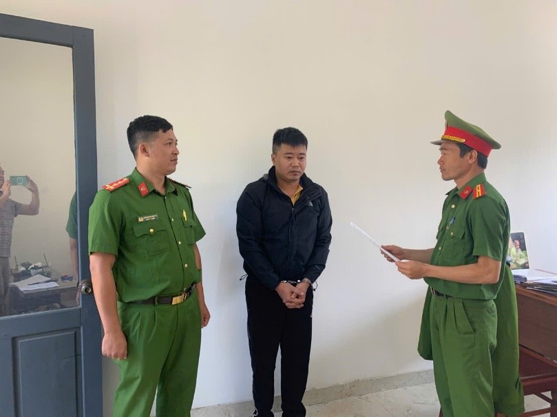 Bắt đối tượng lừa đảo chiếm đoạt tài sản gần 500 triệu đồng