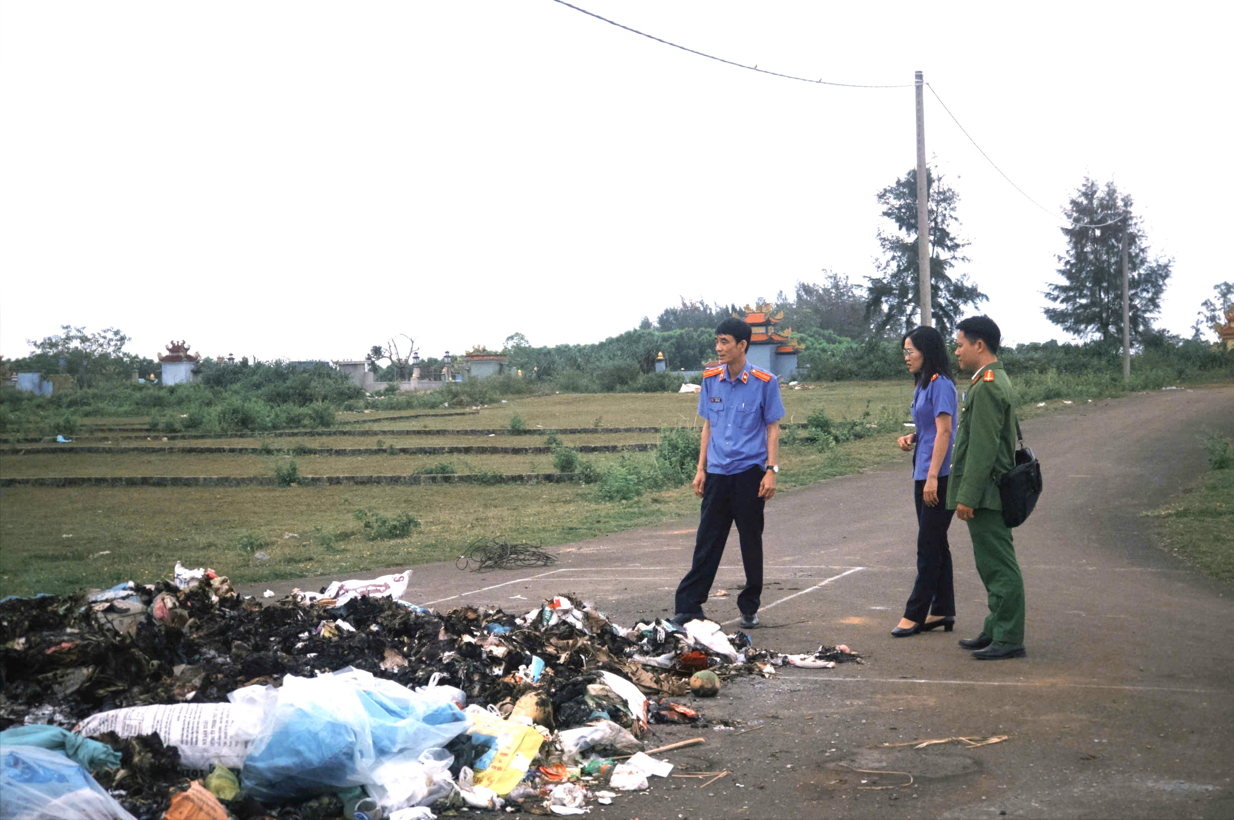 VKSND khu vực 8, tỉnh Quảng Trị kiến nghị khắc phục tình trạng tập kết rác thải gây ô nhiễm