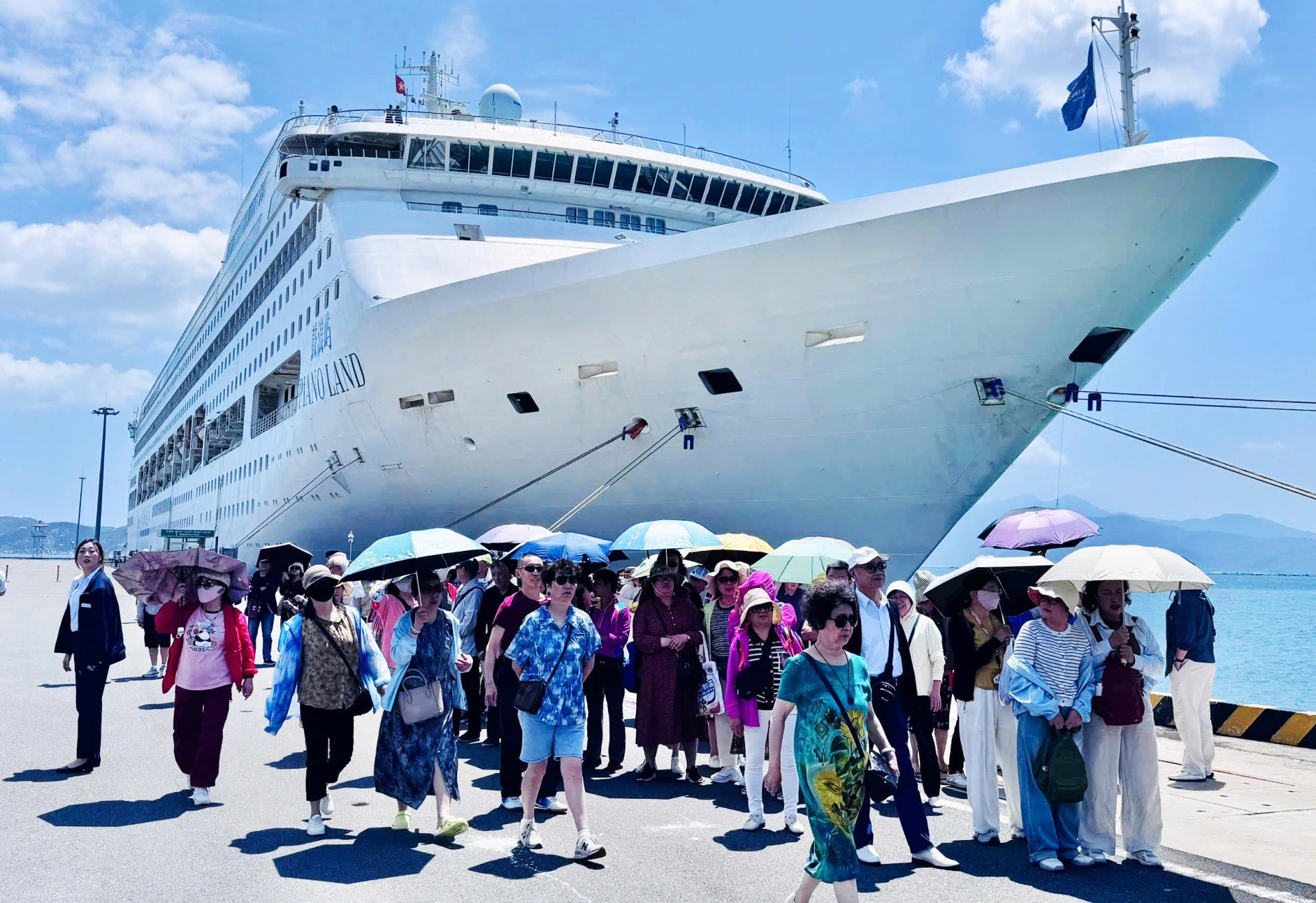 Khánh Hòa đón gần 40 000 du khách quốc tế qua đường biển