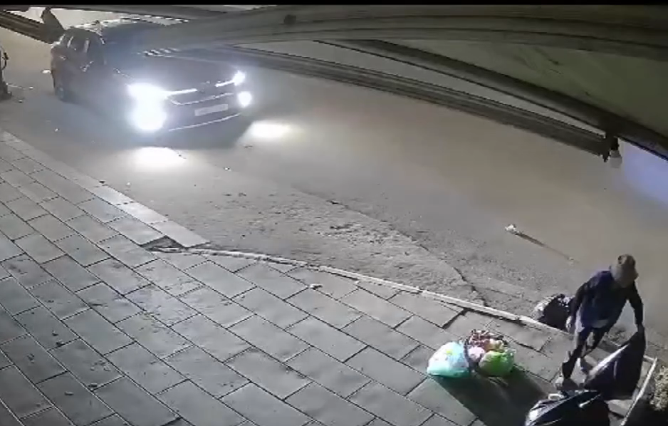 Triệu tập tài xế trong vụ ô tô tông người phụ nữ trên vỉa hè đường Hồ Sen