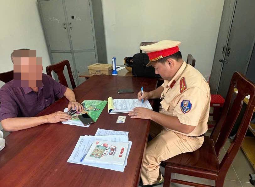 Từ phản ánh của người dân tài xế bị phạt 19 triệu đồng, trừ 4 điểm Giấy phép lái xe