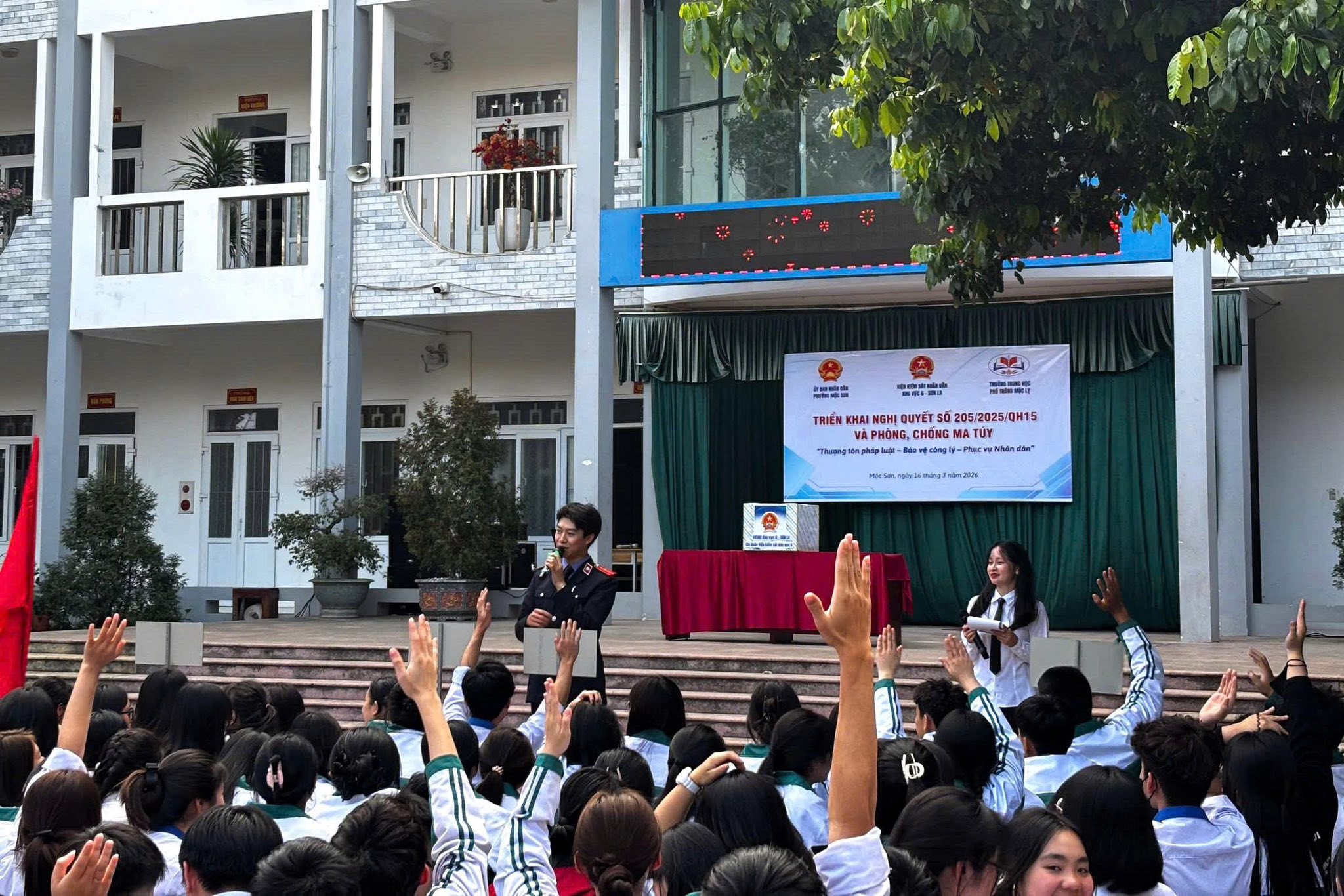 VKSND khu vực 6, tỉnh Sơn La tuyên truyền pháp luật tại Trường THPT Mộc Lỵ