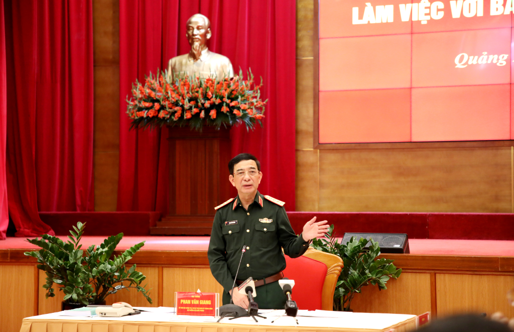 Bộ trưởng Bộ Quốc phòng làm việc với Ban Thường vụ Tỉnh ủy Quảng Ninh về nhiệm vụ quốc phòng, quân sự
