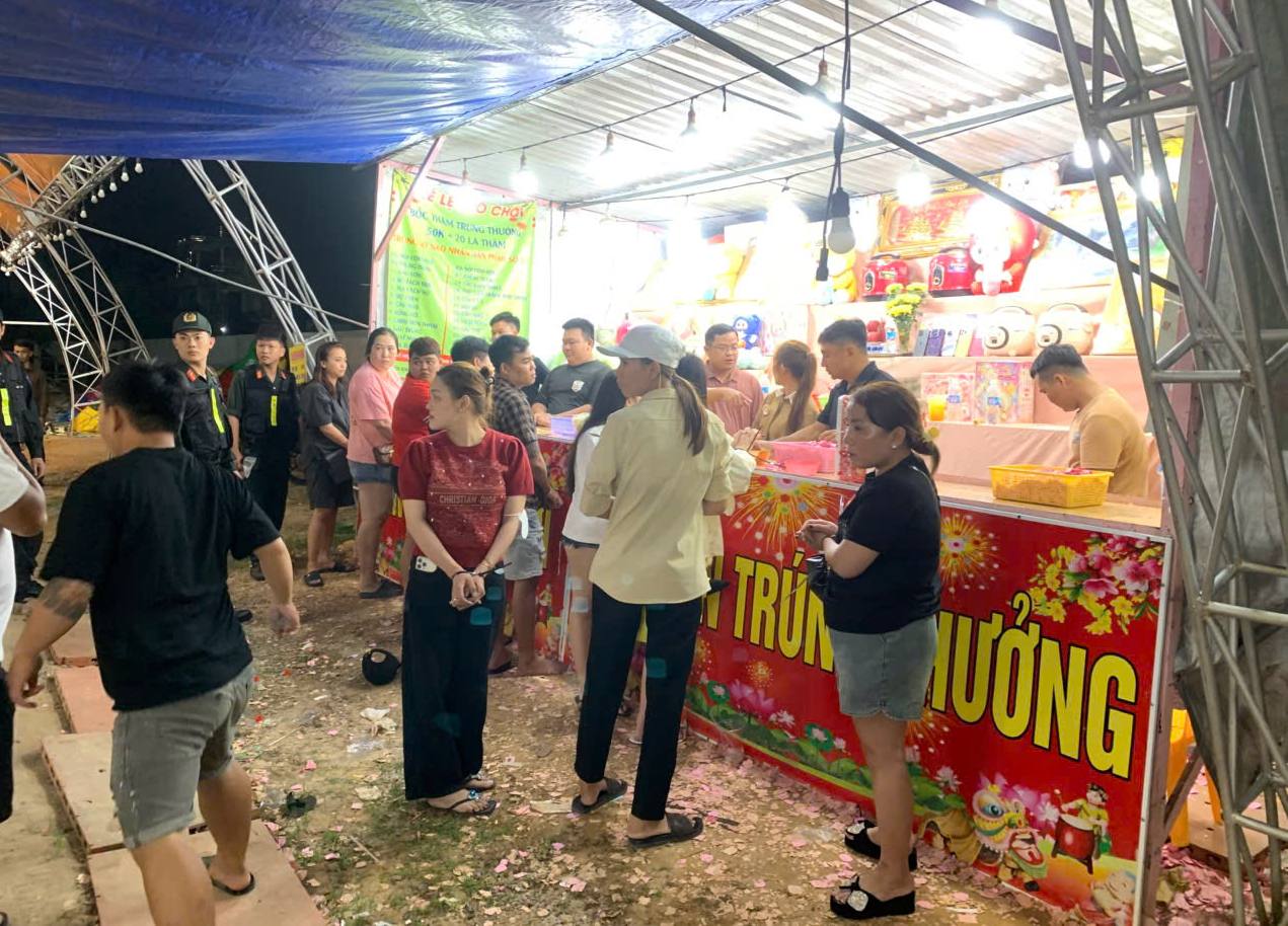 Khởi tố, bắt tạm giam 21 đối tượng tổ chức trò chơi bốc thăm trúng thưởng lừa đảo