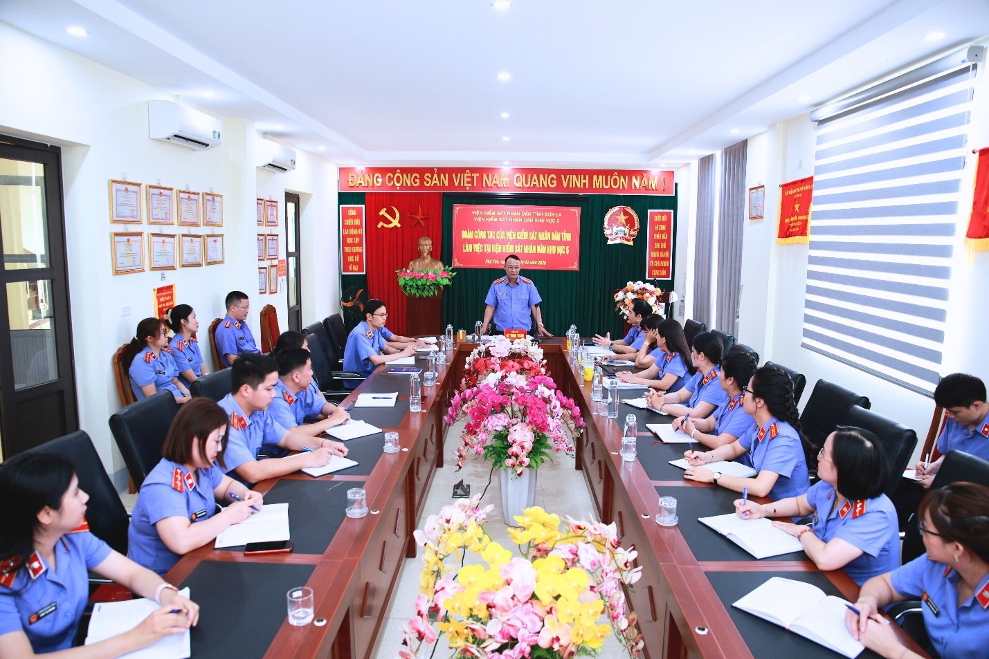 Viện trưởng VKSND tỉnh Sơn La làm việc với VKSND khu vực 5