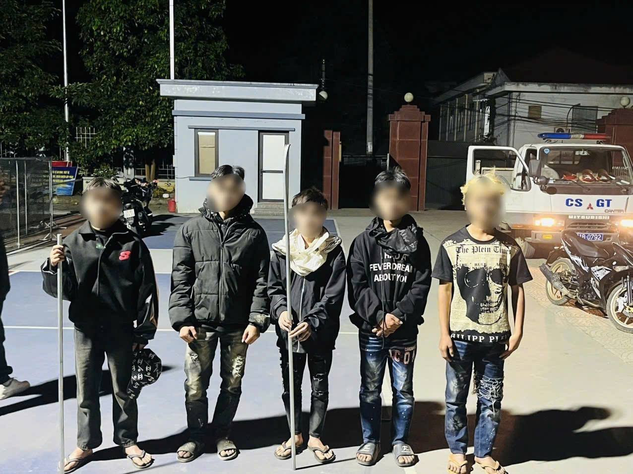 Nhóm thanh, thiếu niên mang hung khí tự chế nguy hiểm, gây rối trật tự công cộng