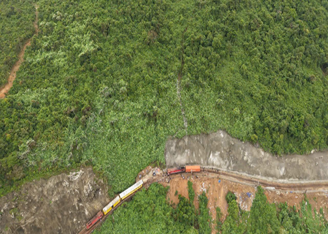 Kiểm sát khám nghiệm hiện trường vụ tàu hàng trật bánh tại đèo Hải Vân