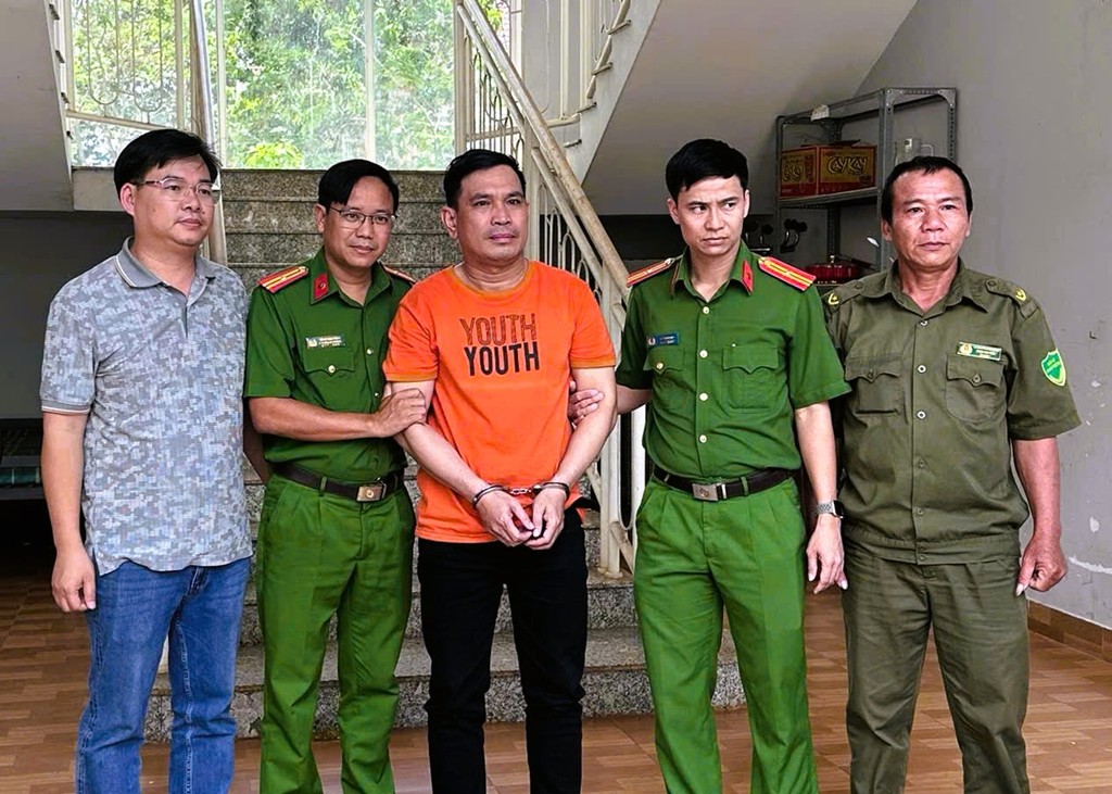 Bắt đối tượng truy nã về tội “buôn bán hàng cấm” sau 2 năm lẩn trốn