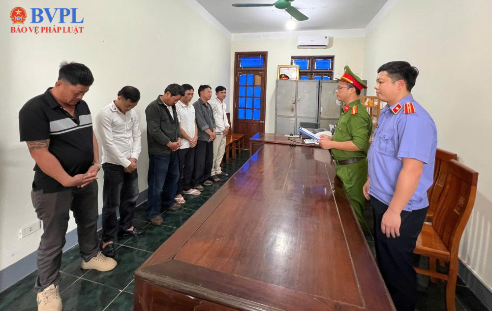 Triệt xóa 2 xới bạc xóc đĩa, ba cây , bắt giữ 14 đối tượng