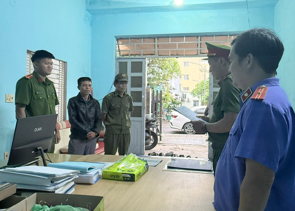 Kiểm sát việc khám xét vụ mua bán trái phép 30 tờ hóa đơn giá trị gia tăng