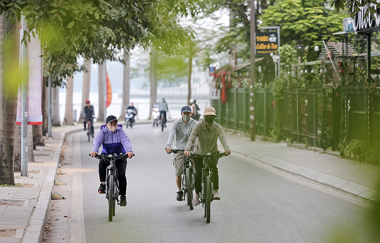 Bắc Bộ có mưa rào rải rác, miền Đông Nam Bộ có nơi nắng nóng