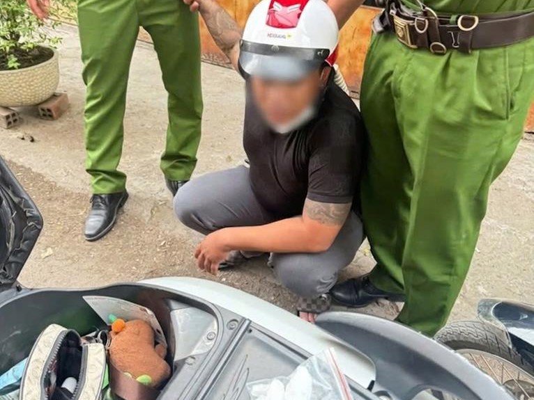 Bắt giữ đối tượng trên đường vận chuyển ma túy đi tiêu thụ