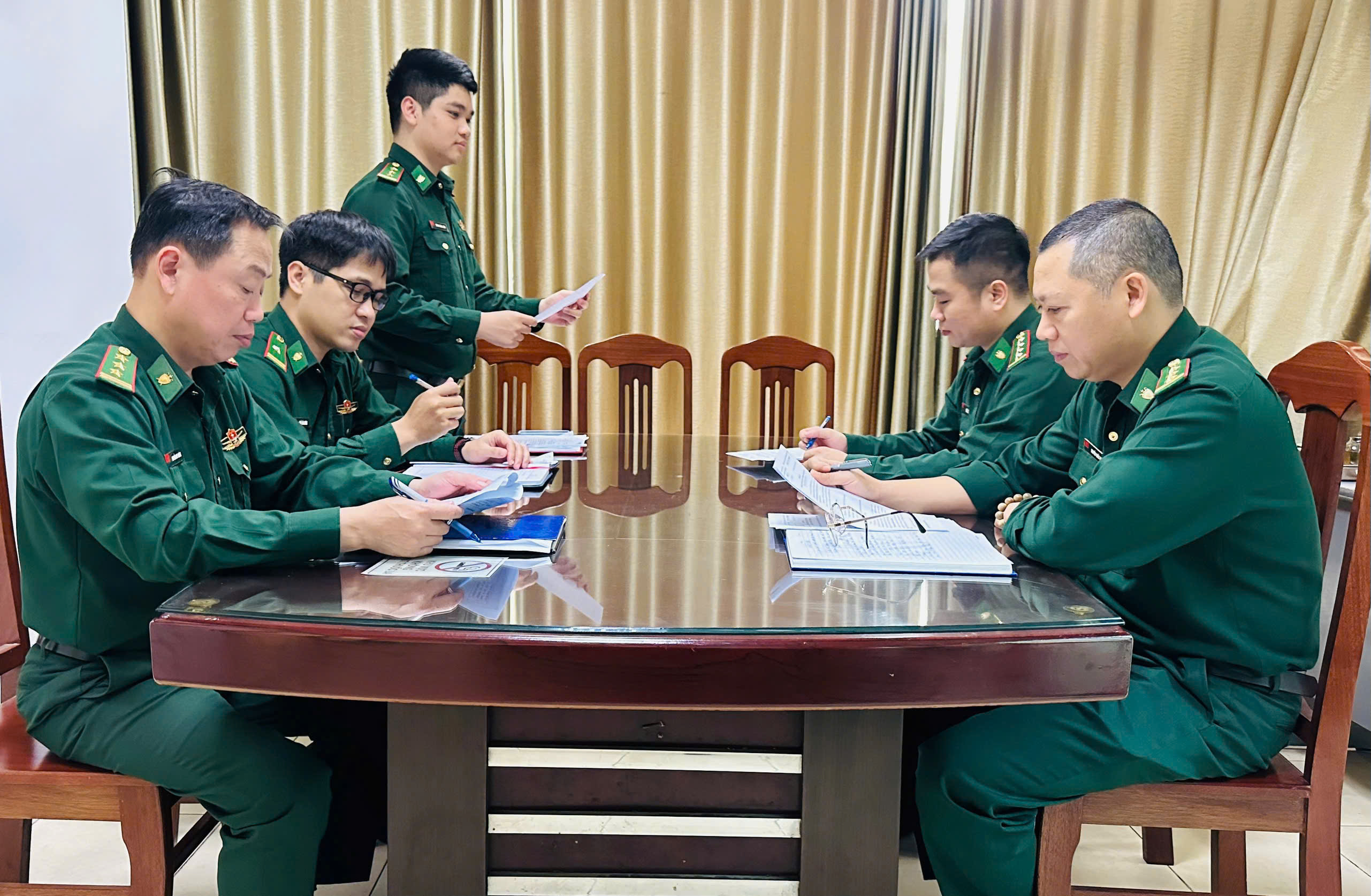 VKSQS khu vực 1 Bộ đội Biên phòng trực tiếp kiểm sát tại Cơ quan điều tra hình sự