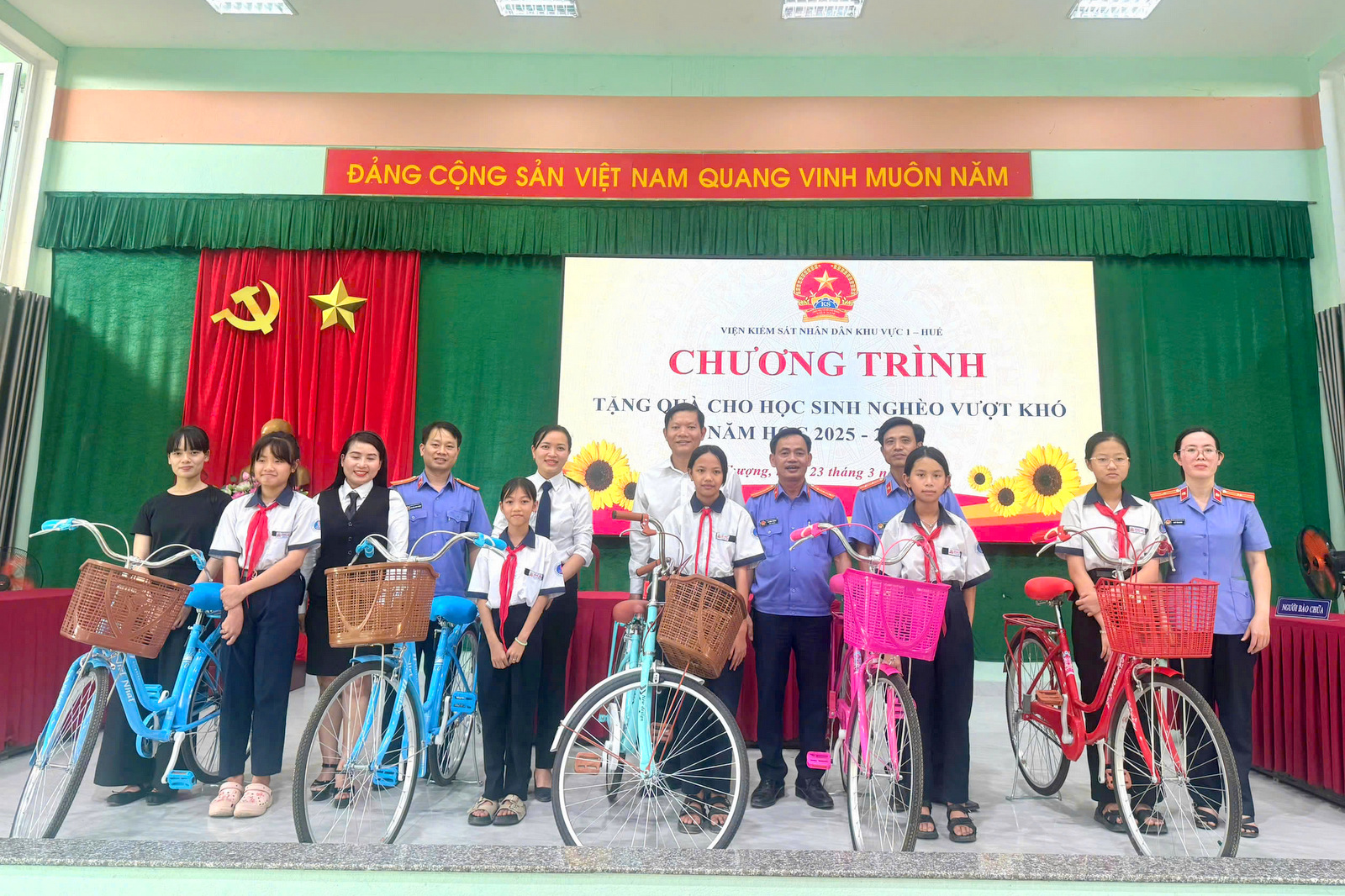 Phiên tòa giả định tuyên truyền pháp luật cho học sinh tại TP Huế