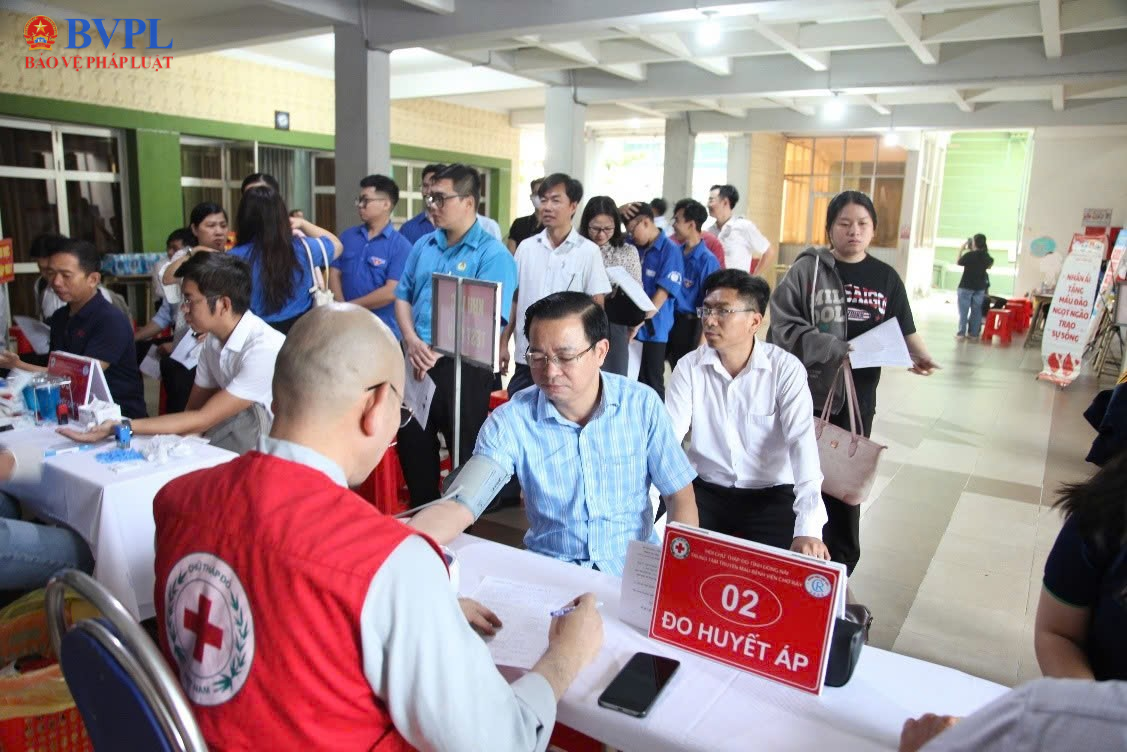 Viện trưởng VKSND tỉnh Đồng Nai cùng cán bộ, đoàn viên tham gia hiến máu tình nguyện năm 2026