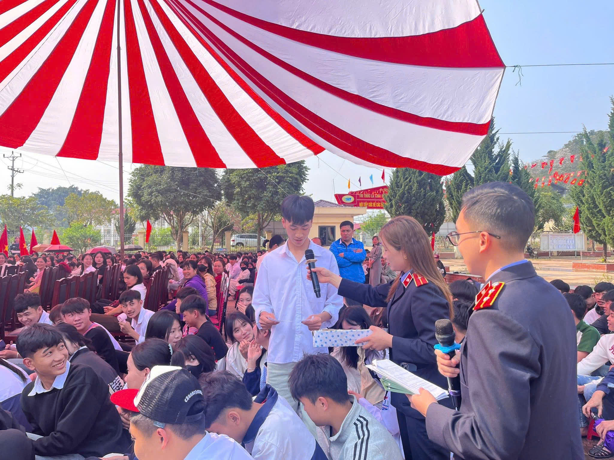 Tuổi trẻ VKSND khu vực 6, tỉnh Sơn La đưa pháp luật đến gần hơn với người dân