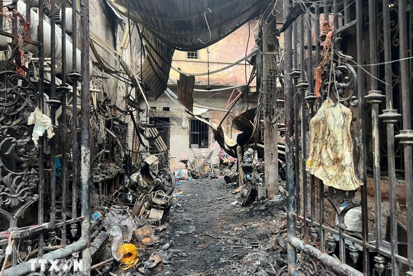 Hoãn xét xử vụ cháy nhà tại phố Trung Kính làm 15 người tử vong do luật sư vắng mặt