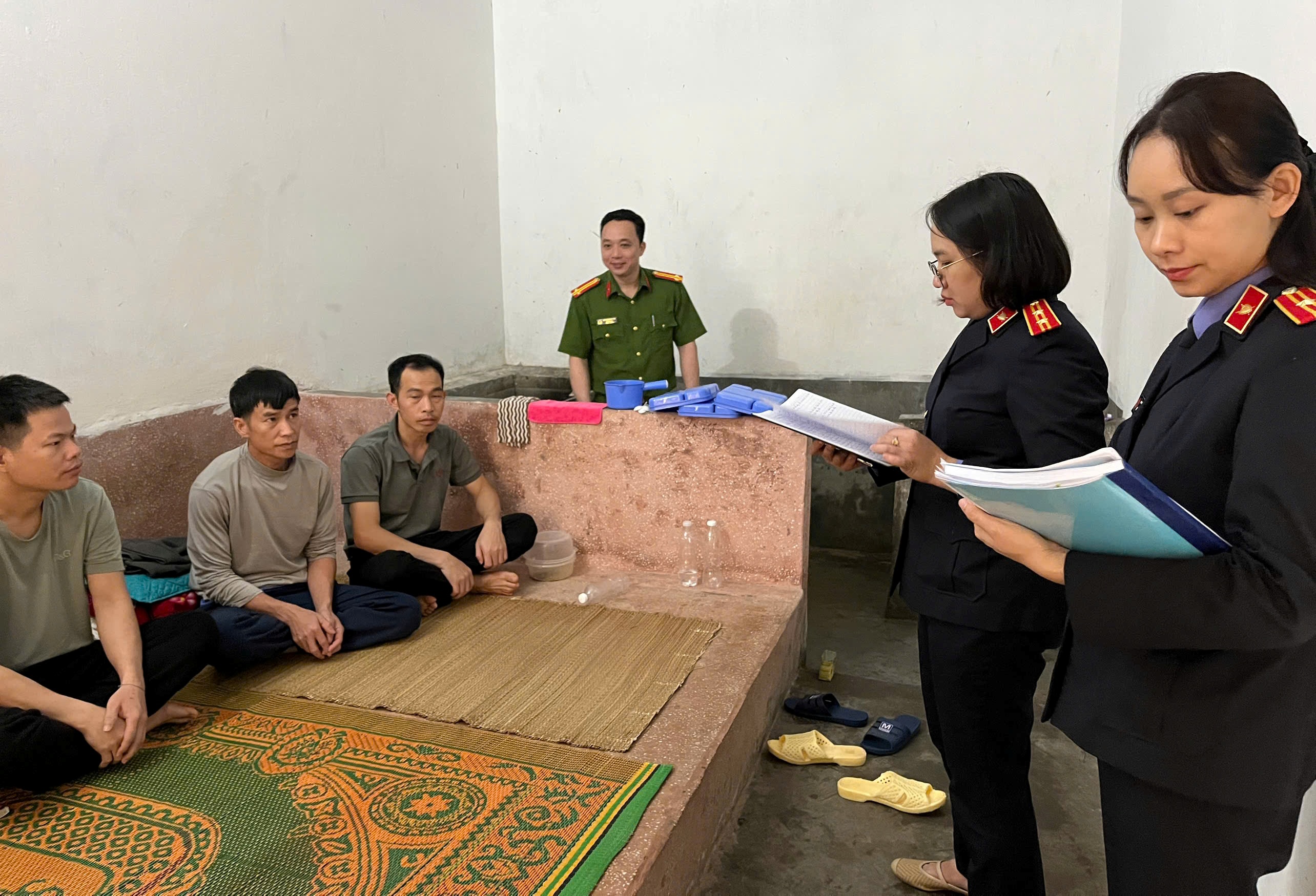 Kiểm sát trực tiếp việc tạm giữ, tạm giam tại Phân trại Lục Yên