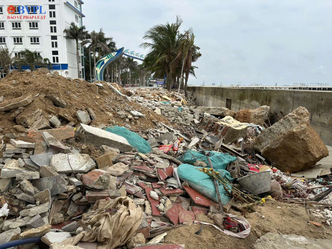 Cận kề mùa du lịch, hạ tầng biển Hải Tiến vẫn ngổn ngang sau sạt lở