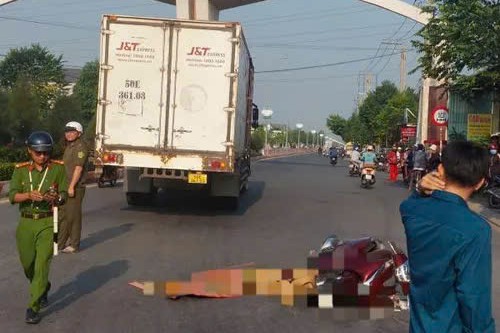 Va chạm với xe tải, một phụ nữ tử vong trên đường đi làm