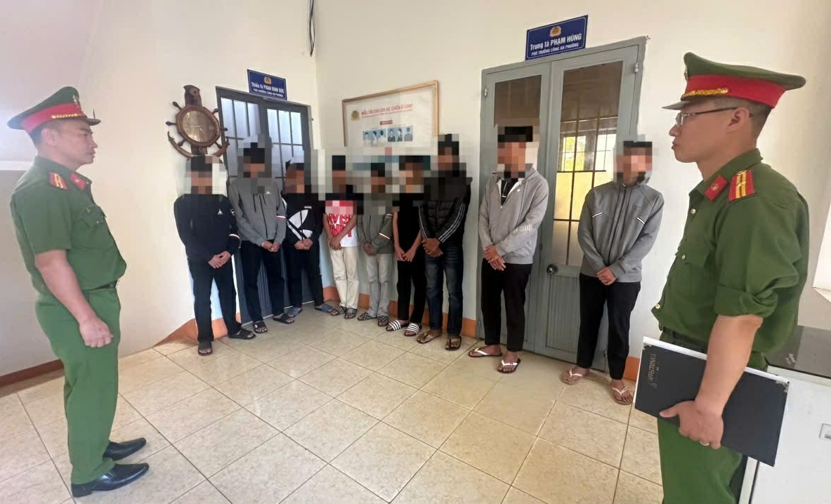 Hai nhóm học sinh cầm hung khí hẹn đánh nhau vì mâu thuẫn trên TikTok