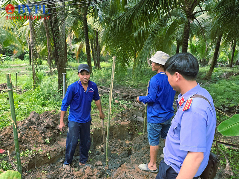 Một thửa đất, hai diện tích lộ dấu hiệu lấn chiếm đất công