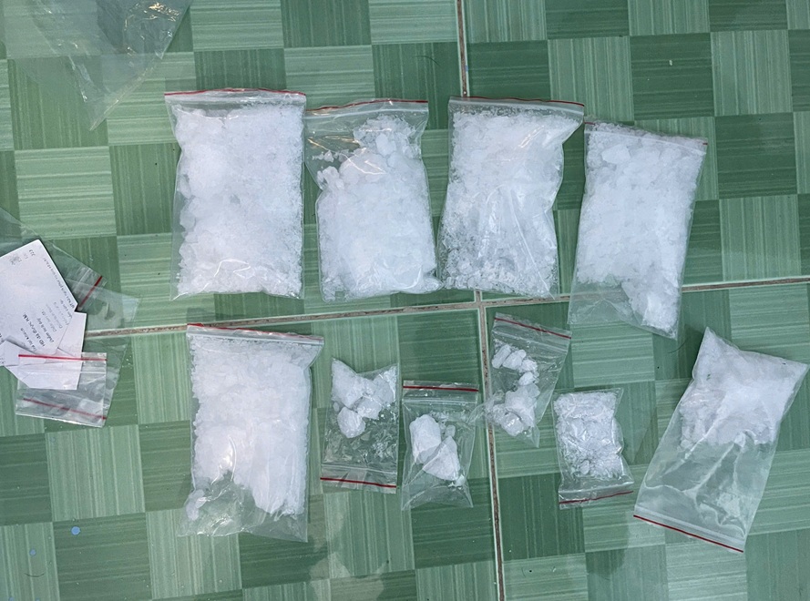 Bắt quả tang đối tượng mua bán và tàng trữ trái phép gần 1 kg ma túy tại Phú Quốc