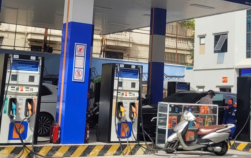 Xăng dầu tiếp tục giảm giá, xăng RON95-III giảm hơn 5 600 đồng lít