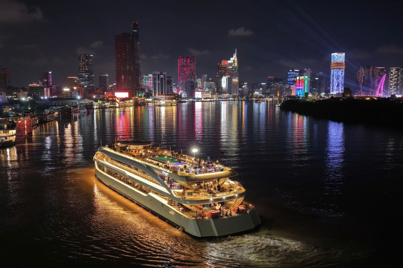 TP Hồ Chí Minh Phát triển kinh tế ban đêm phù hợp tình hình mới