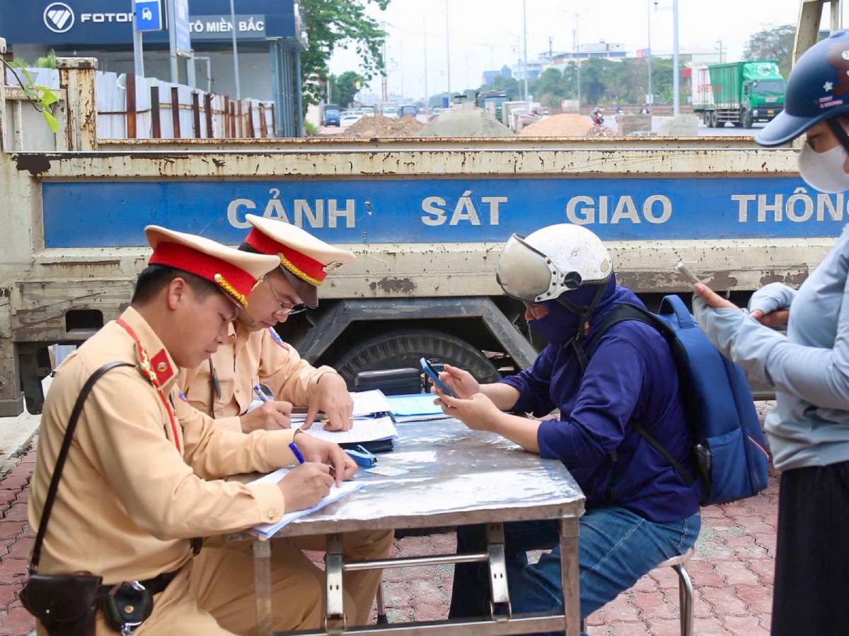 Từ ngày 15 5 2026 Bãi bỏ toàn bộ Nghị định 100 về xử phạt vi phạm giao thông đường bộ và đường sắt