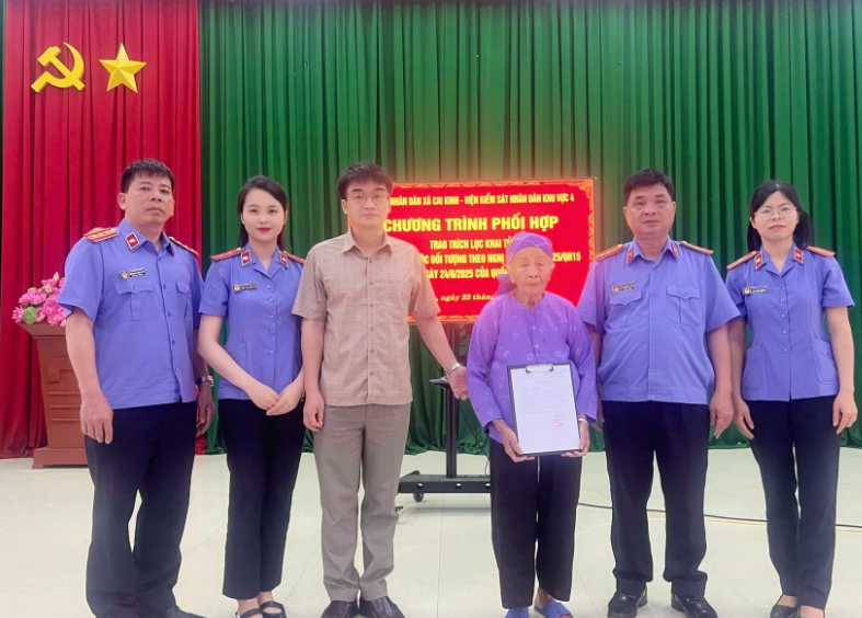 VKSND khu vực 4 - Lạng Sơn chủ động hỗ trợ cấp trích lục khai tử