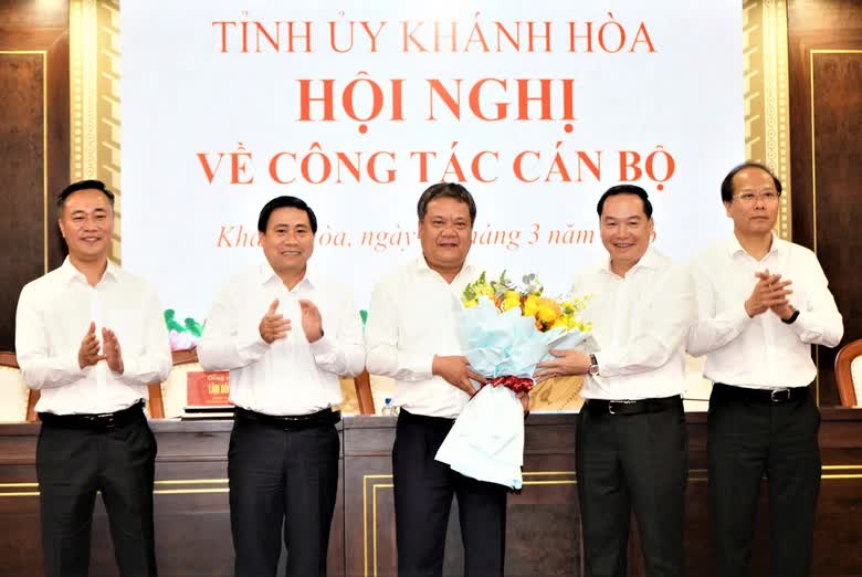 Ông Trần Phong giữ chức Bí thư Tỉnh ủy Khánh Hòa