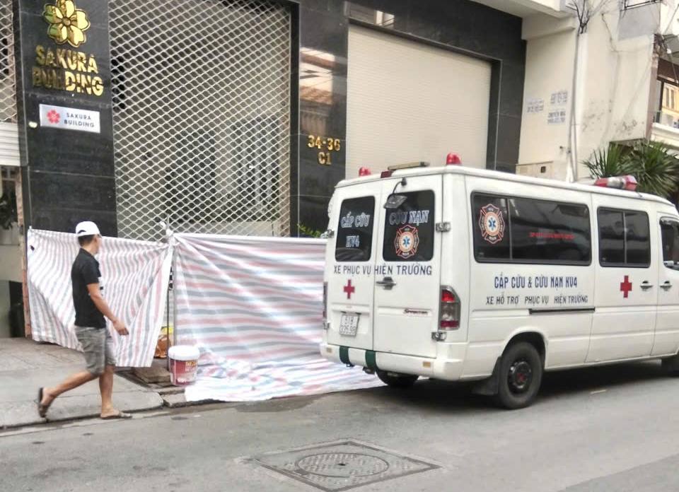 Điều tra nguyên nhân nam sinh viên tử vong bất thường trên vỉa hè