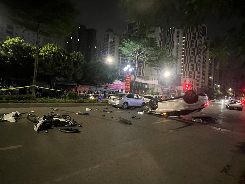 Tạm giữ hình sự tài xế gây tai nạn liên hoàn trên phố Trung Kính