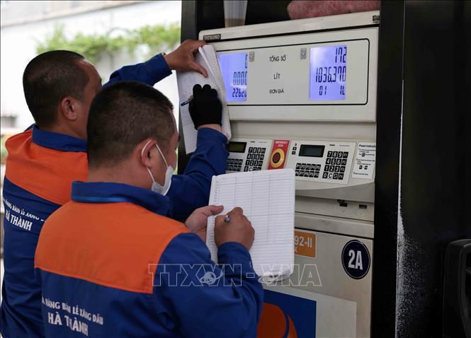 Tạm ứng ngân sách cho Quỹ bình ổn giá xăng dầu