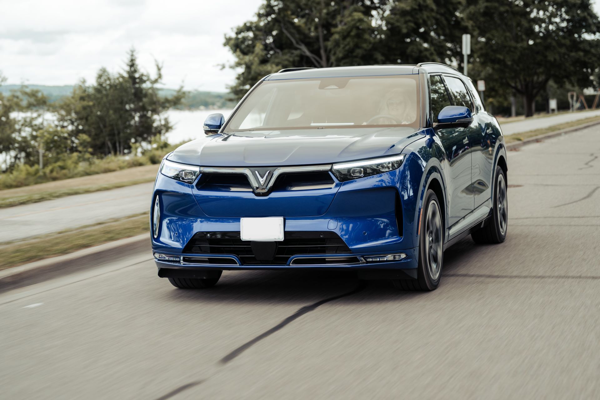 Cân bằng giữa sức mạnh và sự êm ái Lý do VinFast VF 9 chinh phục khách hàng doanh nhân