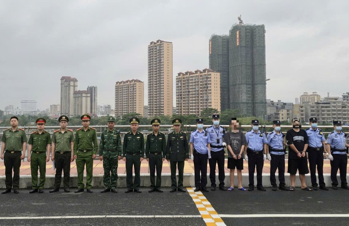 Trao trả, trục xuất 6 công dân Trung Quốc nhập cảnh trái phép