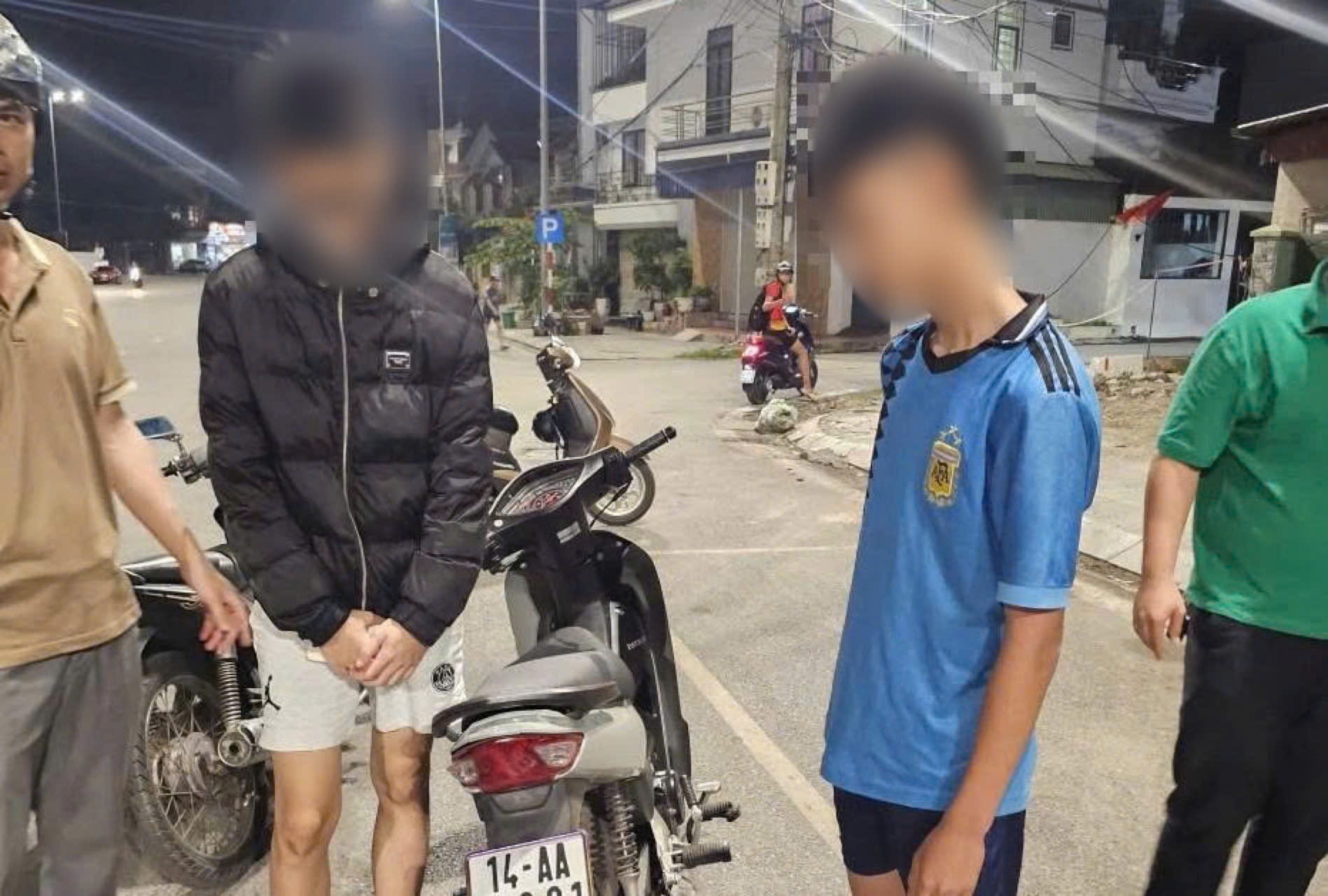 Xử lý 20 trường hợp thanh thiếu niên lạng lách, đánh võng trên đường ven biển