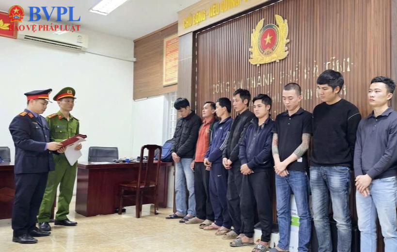 Xóc đĩa” tại trại lợn, 17 đối tượng bị khởi tố