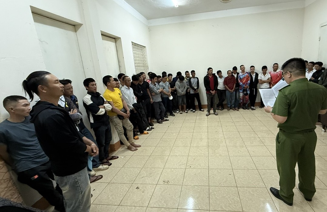 Tạm giữ 40 người đánh bạc tại Đắk Lắk