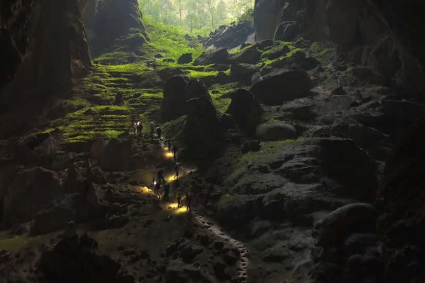 Báo quốc tế ngợi ca cảnh quan ngoạn mục đến siêu thực của hang Sơn Đoòng