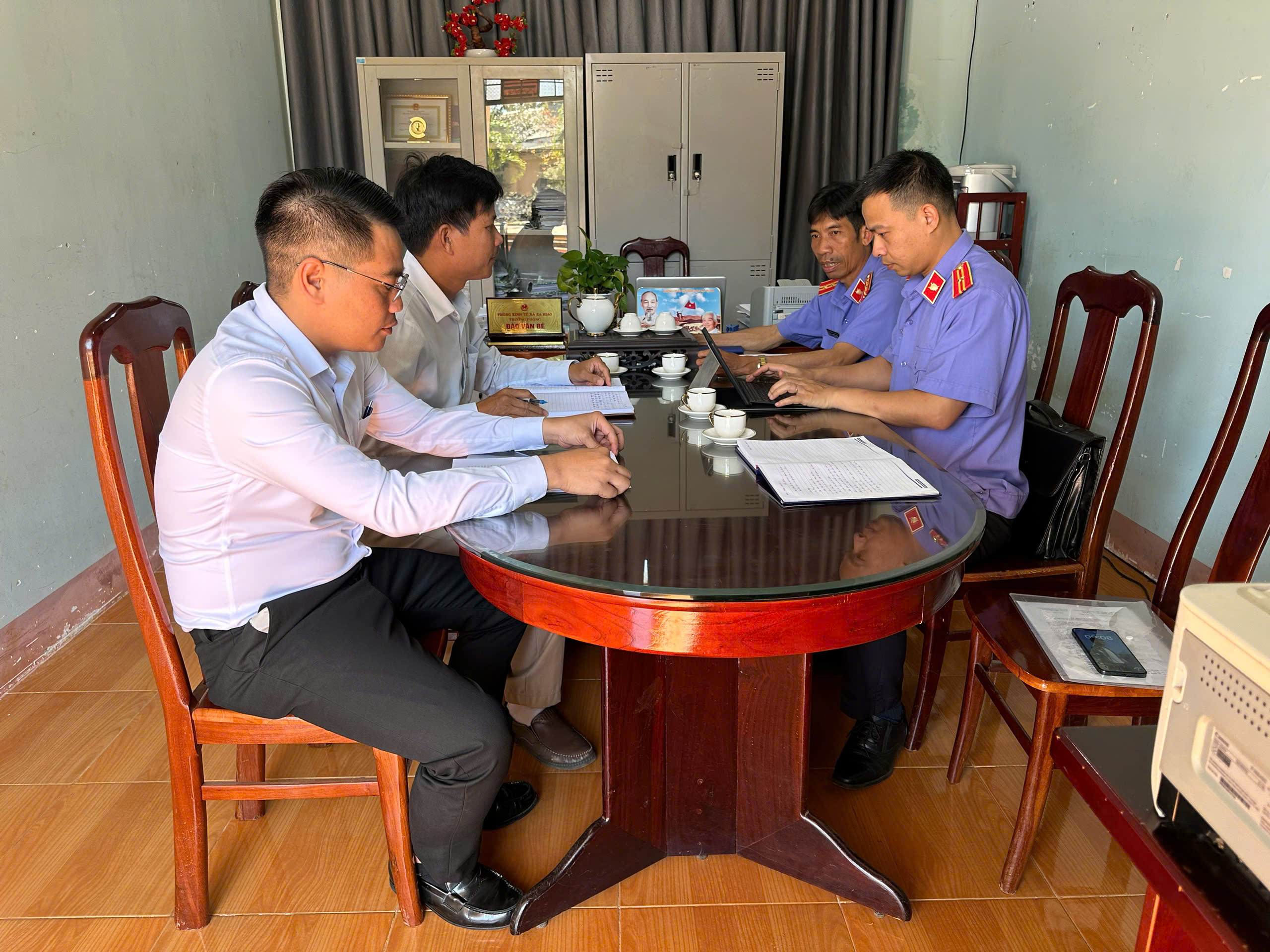 Viện kiểm sát kiểm tra việc thực hiện kiến nghị của cơ quan cấp xã