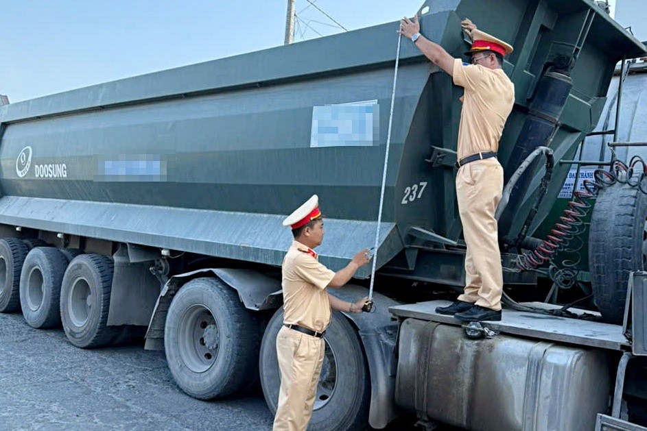 Tây Ninh mở cao điểm siết xe tải trên 15 tấn, xử lý nghiêm cơi nới, quá tải