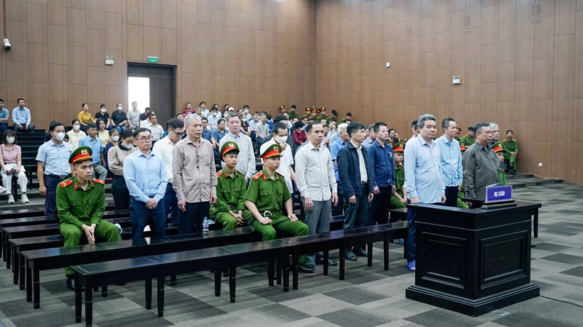 Cựu Thứ trưởng Bộ Nông nghiệp và Phát triển nông thôn Hoàng Văn Thắng hầu tòa vì nhận hối lộ