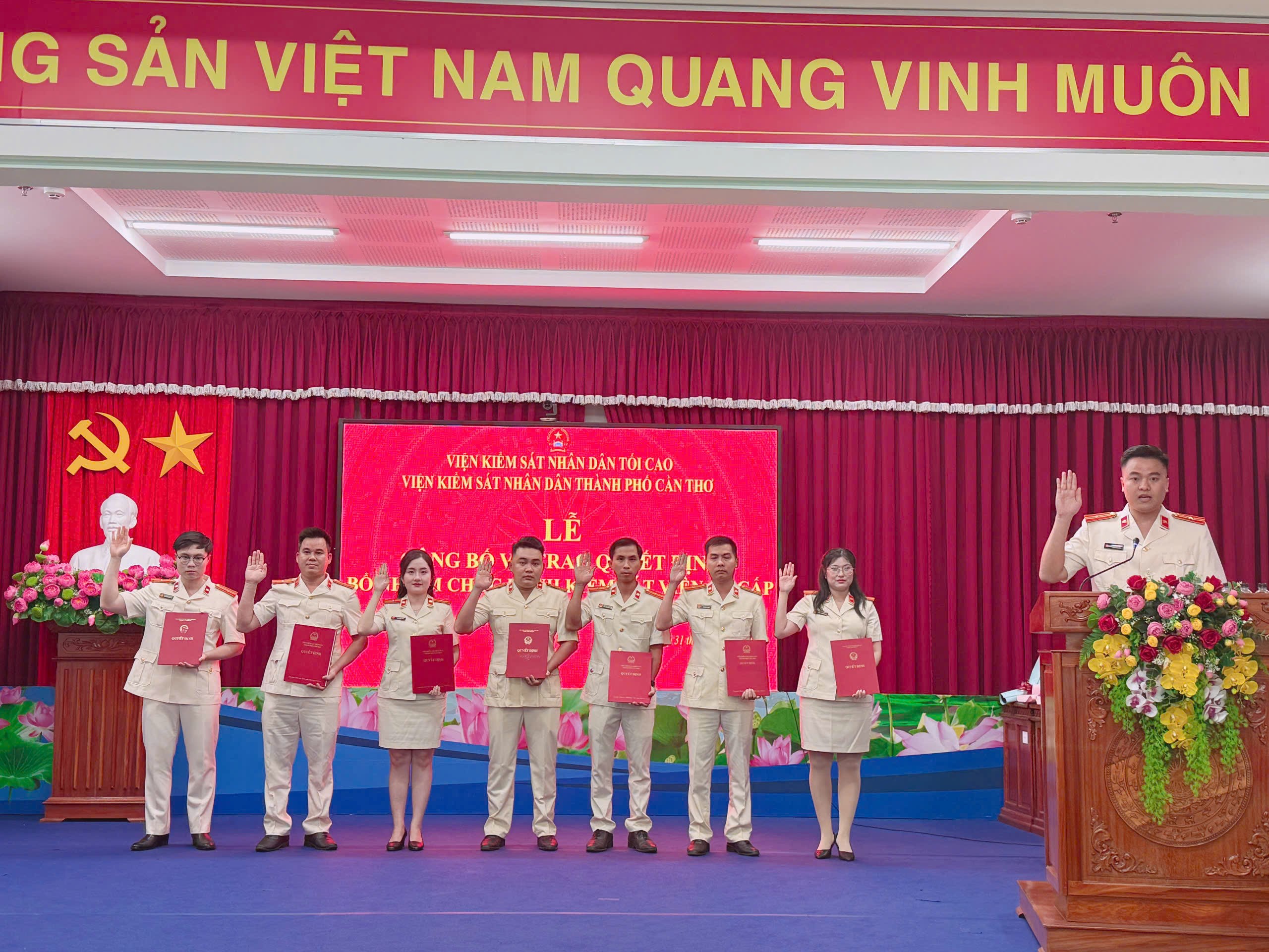 VKSND thành phố Cần Thơ tổ chức Lễ công bố và trao Quyết định bổ nhiệm chức danh Kiểm sát viên sơ cấp